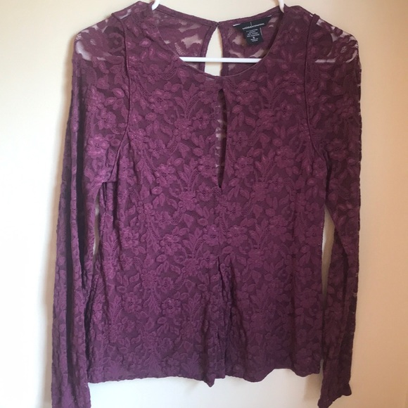 Moda peplum lace keyhole top - Picture 1 of 3